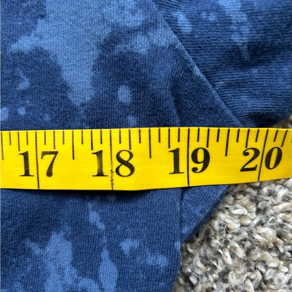 The Nike Tee in red, white and blue tie dye like pattern size medium - Picture 6 of 8